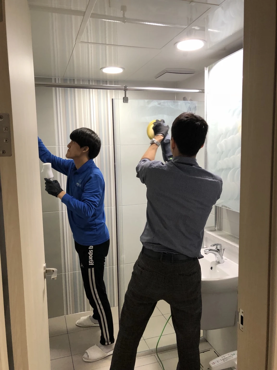 욕실 시공 과정 · 현장 사진